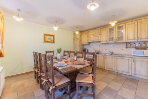 Villa Christina with Pool, Jacuzzi and Sauna