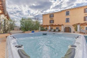 Villa Christina with Pool, Jacuzzi and Sauna