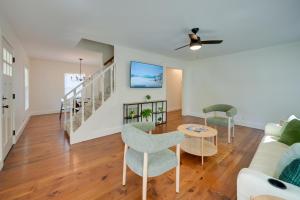 5 Mi to Pier Village: Coastal Jade Cottage