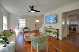 5 Mi to Pier Village: Coastal Jade Cottage