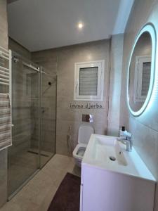 Studio une chambre sur le front de mer avec piscine partagée