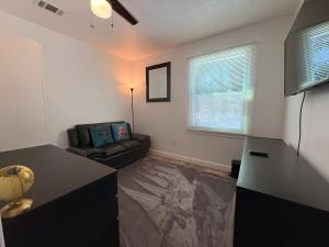 Comfortable 1 Bedroom Near Downtown ATL Sleeps 2 Free Parking