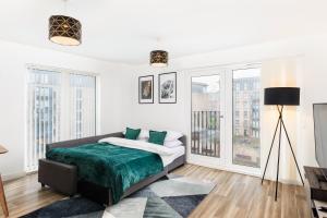The Lincoln Tribe by Prime Stays - 3 Bedroom Residence with Gated Parking & Garden
