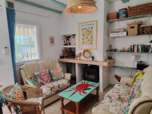 Stylish house with swimming pool,near beach & town, wifi