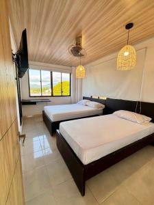 Casa Raíces "Aire acondicionado, habitaciones familiares y económicas en La Dorada"
