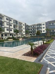 Luxury apartment, beach, cafés & restaurant within walking distance