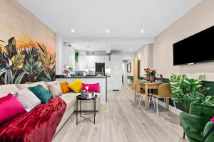 Cosy 2bed, 2 bath in vibrant Oval, Kennington by Gold Stays