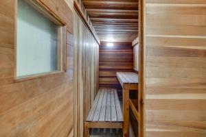 Waterfront Condo Beach, Bay and Active Jetty Views