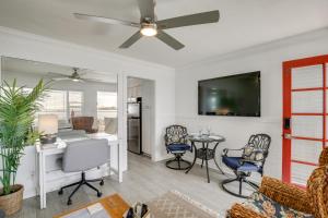 Waterfront Condo Beach, Bay and Active Jetty Views