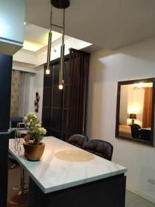 81 Newport Near Naia Terminal 3