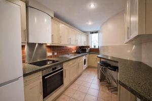 Riverside 2bed 2bath apartment near Canary Wharf