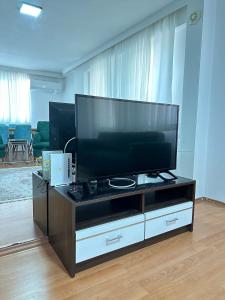 Lüx eşyalı sahile 200 m