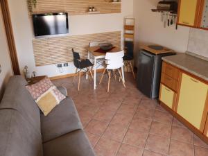 Charming Apartment with Pool near Lazise Ideal for Families