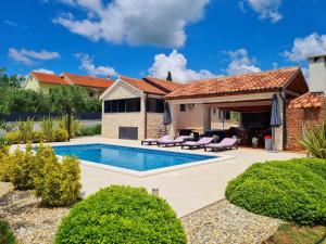 Family friendly house with a swimming pool Gornje Rastane, Biograd - 25451