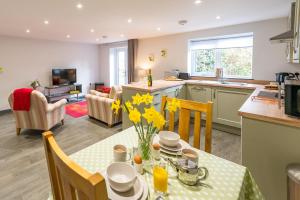 Cosy countryside lodge in quiet surroundings - Pass the Keys