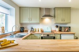 Cosy countryside lodge in quiet surroundings - Pass the Keys