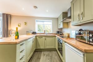 Cosy countryside lodge in quiet surroundings - Pass the Keys