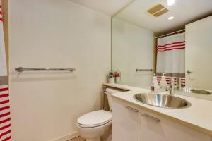 Luxury Condo - Close to Stadium