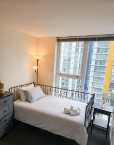 Luxury Condo - Close to Stadium