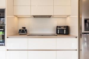 Beautiful 5 Bedroom Home in Evesham