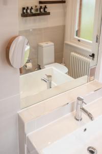 Beautiful 5 Bedroom Home in Evesham