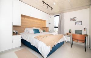 Furnished 2BR BBQ Pool & Gym King Bed