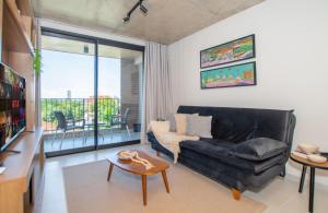 Furnished 2BR BBQ Pool & Gym King Bed