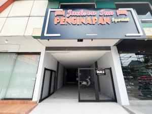 Urbanview Hotel Jackson Living near Stasiun Malang