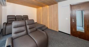 Stylish Urban Escape with Panoramic Views