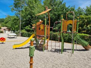 Chalet avec terrasse pour 5 pers. à Gondrin - API-1-52-823