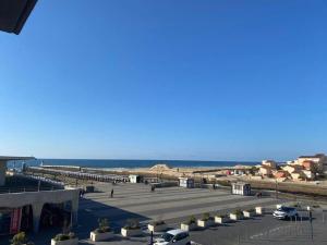 Appartement rénové face plage centrale - 4 pers. - FR-1-413-267