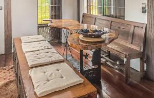 Gorgeous Home In Saint-Sulpice-De-Rouma