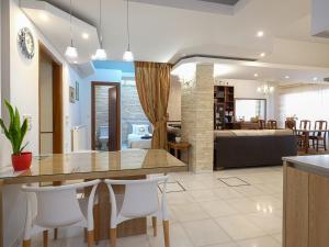 Yellow Sun Marine Apt