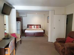 At Eden Park Motel