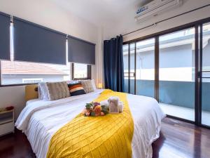 Lakeside Lotus Pool Villa - 9 Bedrooms