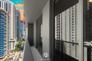Rooftop Sunsets in Modern 1BR in Downtown