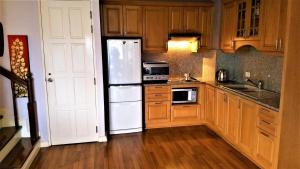 Spacious 2 Bed, 3 Bathroom, Duplex Condo, 175 sqm, Pool, Sauna, Gym