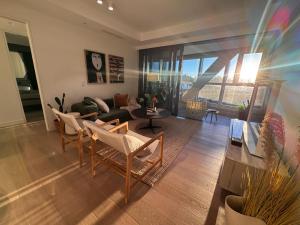 Luxury Oceanfront Suite - The Langham Residences