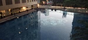 Knightsbridge Residences with Free Pool, Sauna, Fast WiFi, Gym and Kitchen