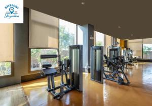 Bayfront Suite near Airport, MOA, PICC, Star City, OKADA With Fast WIFI & Netflix Free Pool Access
