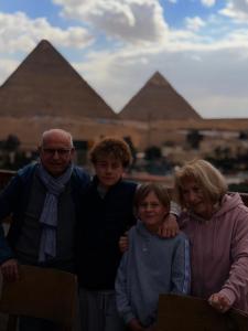 Cheristo pyramids view inn