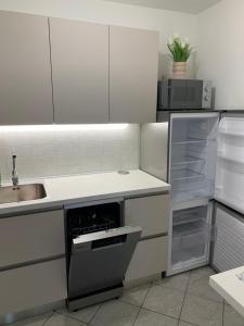 Deluxe Apartment Dora with a private parking, terrace and see view