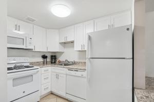 245 Fully Furnished 1BR Suite-Pet Friendly