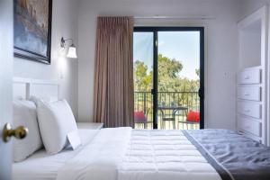 236 Fully Furnished 1BR Suite-Outdoor Pool