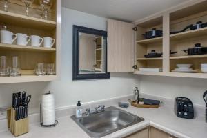 236 Fully Furnished 1BR Suite-Outdoor Pool