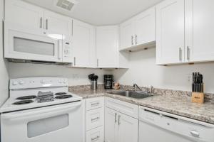 132 Fully Furnished, amenities galore