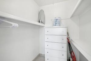244 Fully Furnished 1BR Suite-Pet Friendly