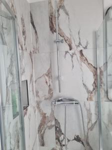 2 bed 2 bath, putney, 6 min walk,tube