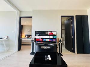 Spacious 1BR Bathtub, Rooftop Pool, Gym, 1min BTS PhraKhanong