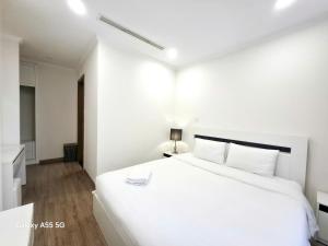 Vinhomes Central Park - landmark Plus 2 BR apartment